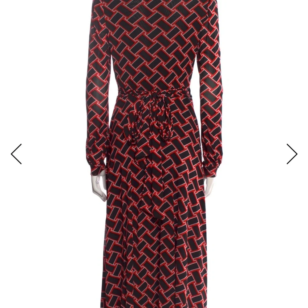 Diane von Furstenburg wrap dress, size SMALL - Picture 4 of 4